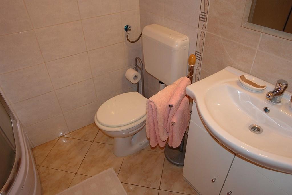 2 Bedroom Amazing Apartment In Crikvenica Zimmer foto