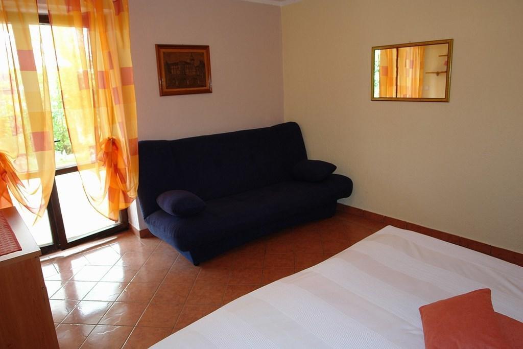 2 Bedroom Amazing Apartment In Crikvenica Zimmer foto