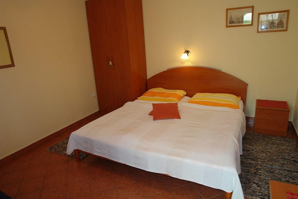 2 Bedroom Amazing Apartment In Crikvenica Zimmer foto