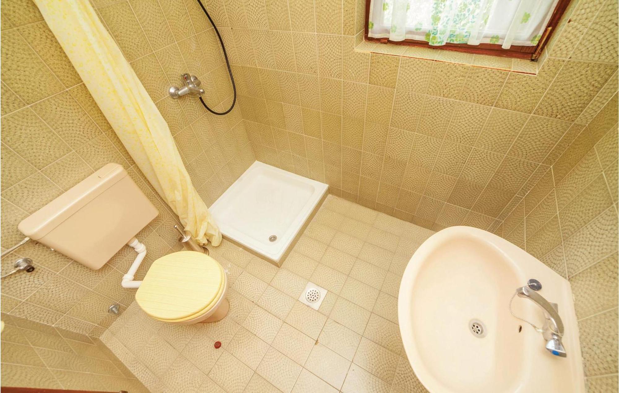 2 Bedroom Amazing Apartment In Crikvenica Exterior foto