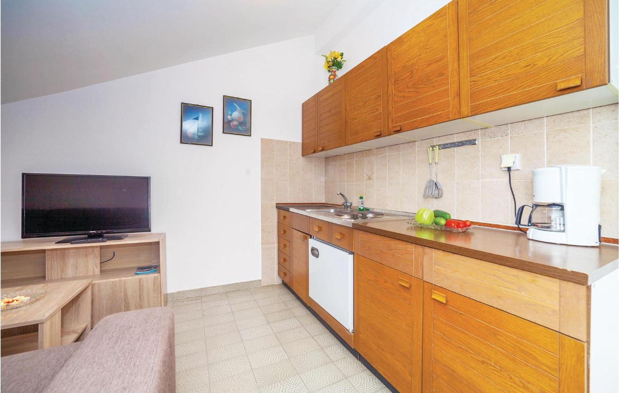 2 Bedroom Amazing Apartment In Crikvenica Exterior foto