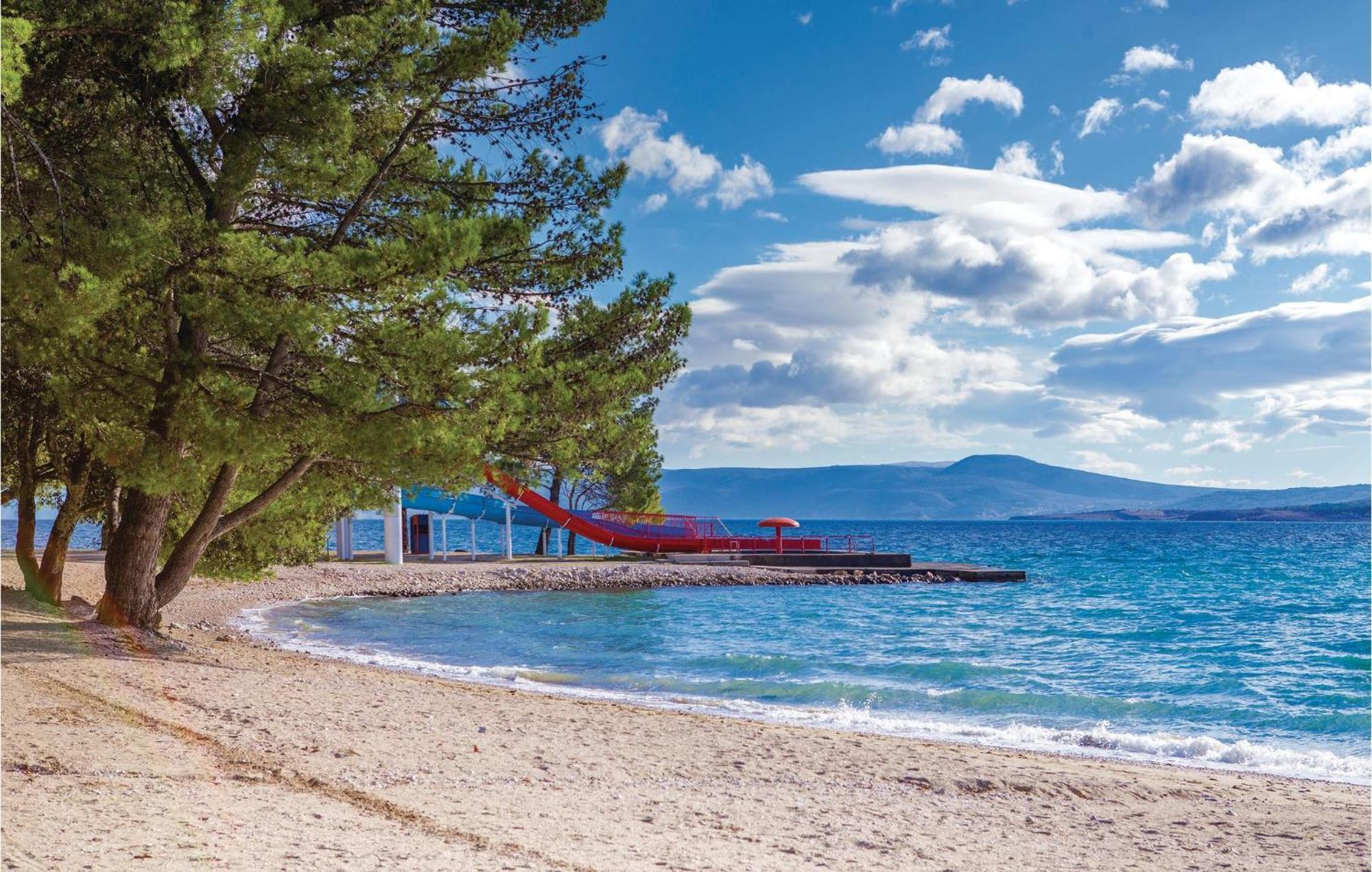 2 Bedroom Amazing Apartment In Crikvenica Exterior foto