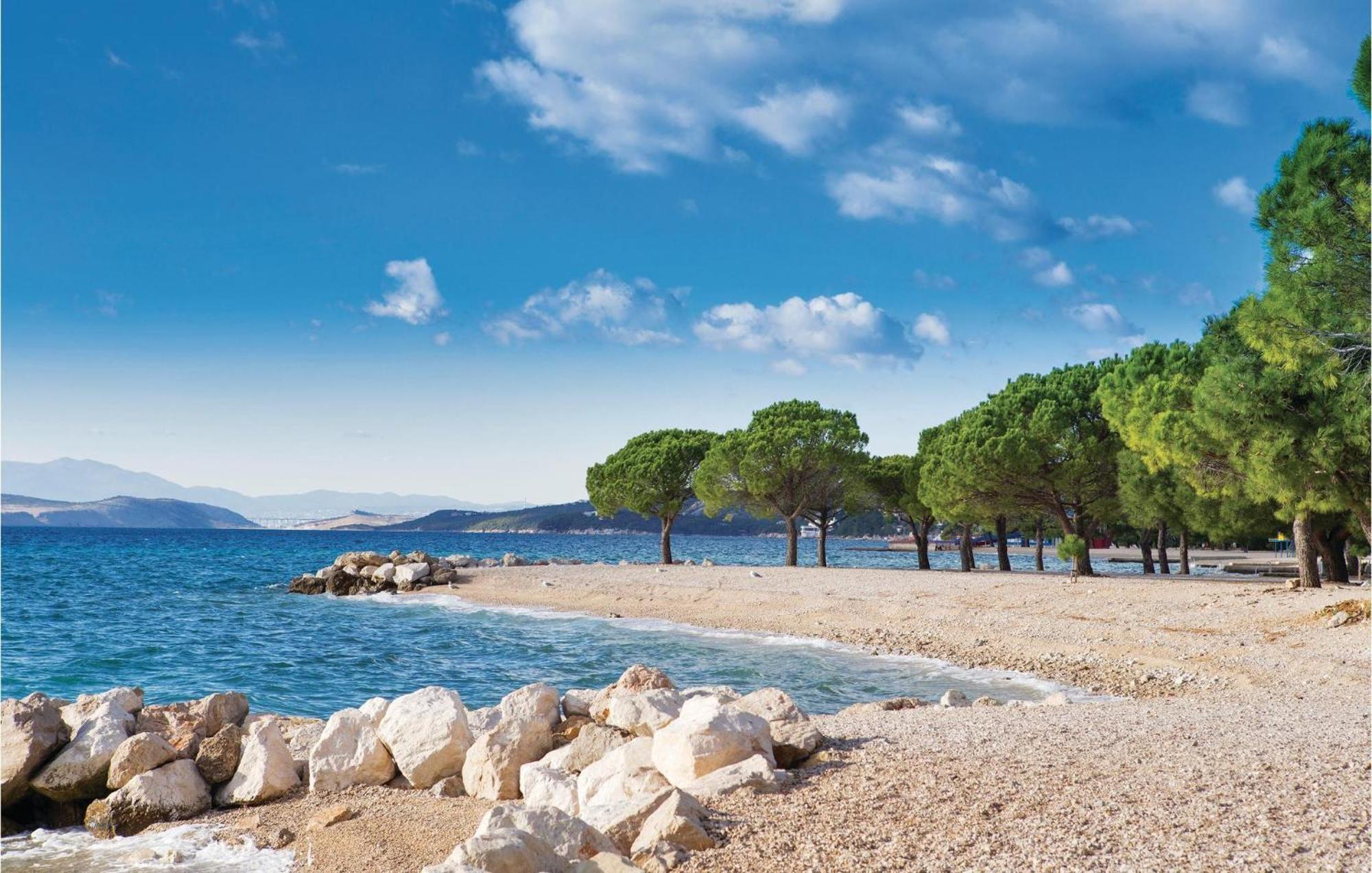 2 Bedroom Amazing Apartment In Crikvenica Exterior foto