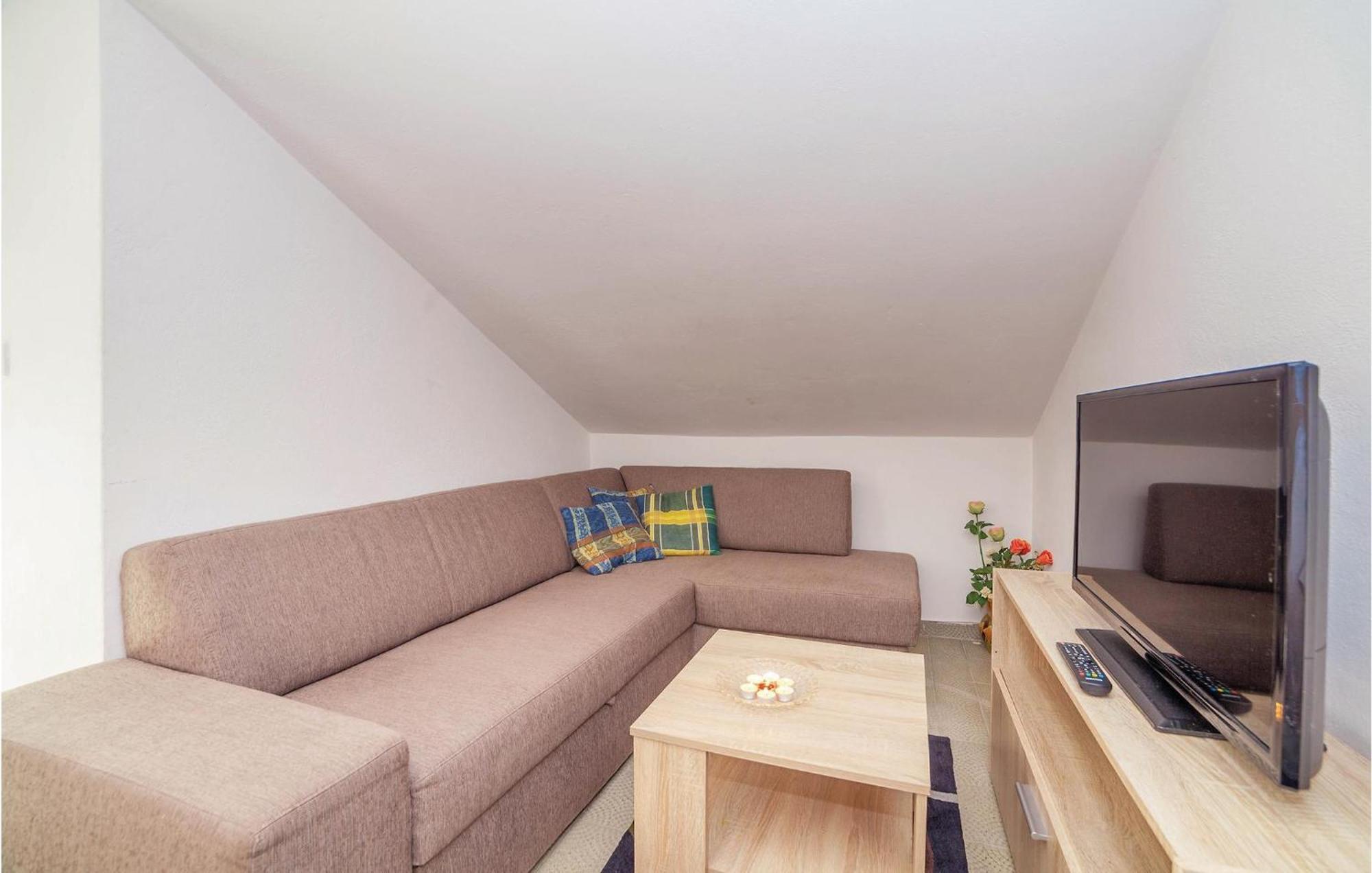 2 Bedroom Amazing Apartment In Crikvenica Exterior foto