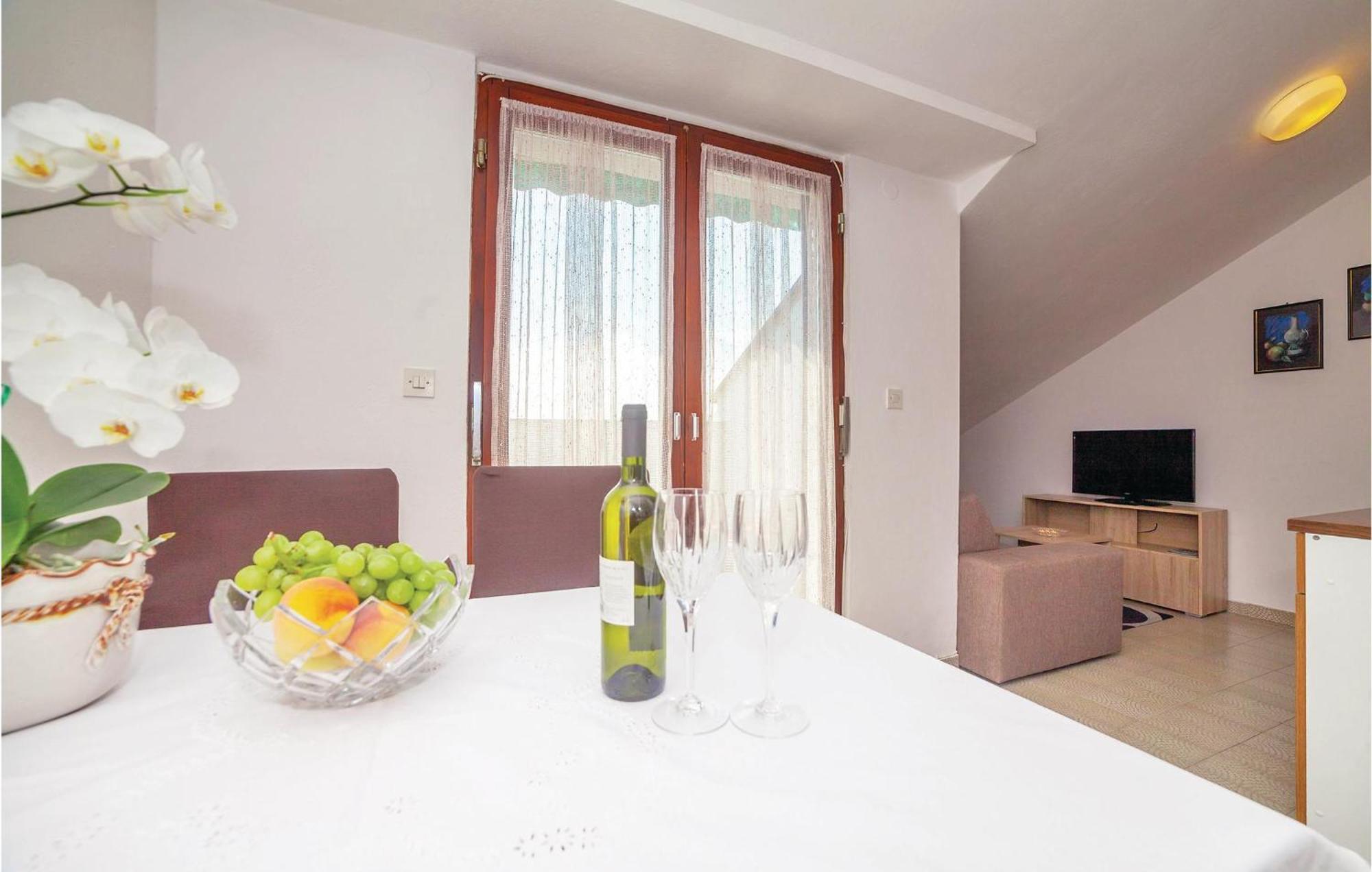 2 Bedroom Amazing Apartment In Crikvenica Exterior foto