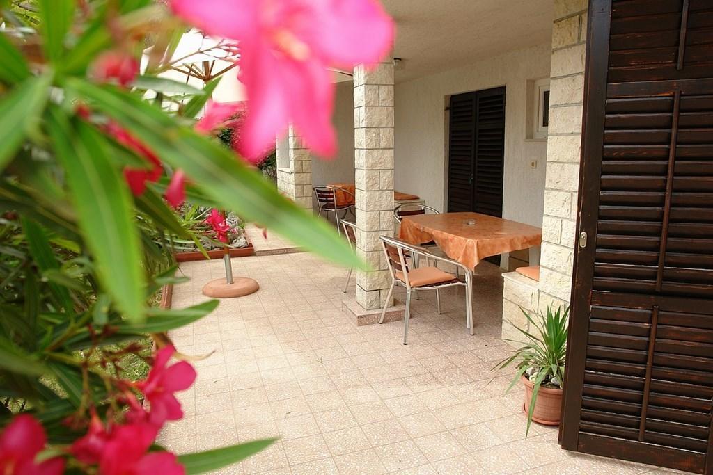 2 Bedroom Amazing Apartment In Crikvenica Zimmer foto